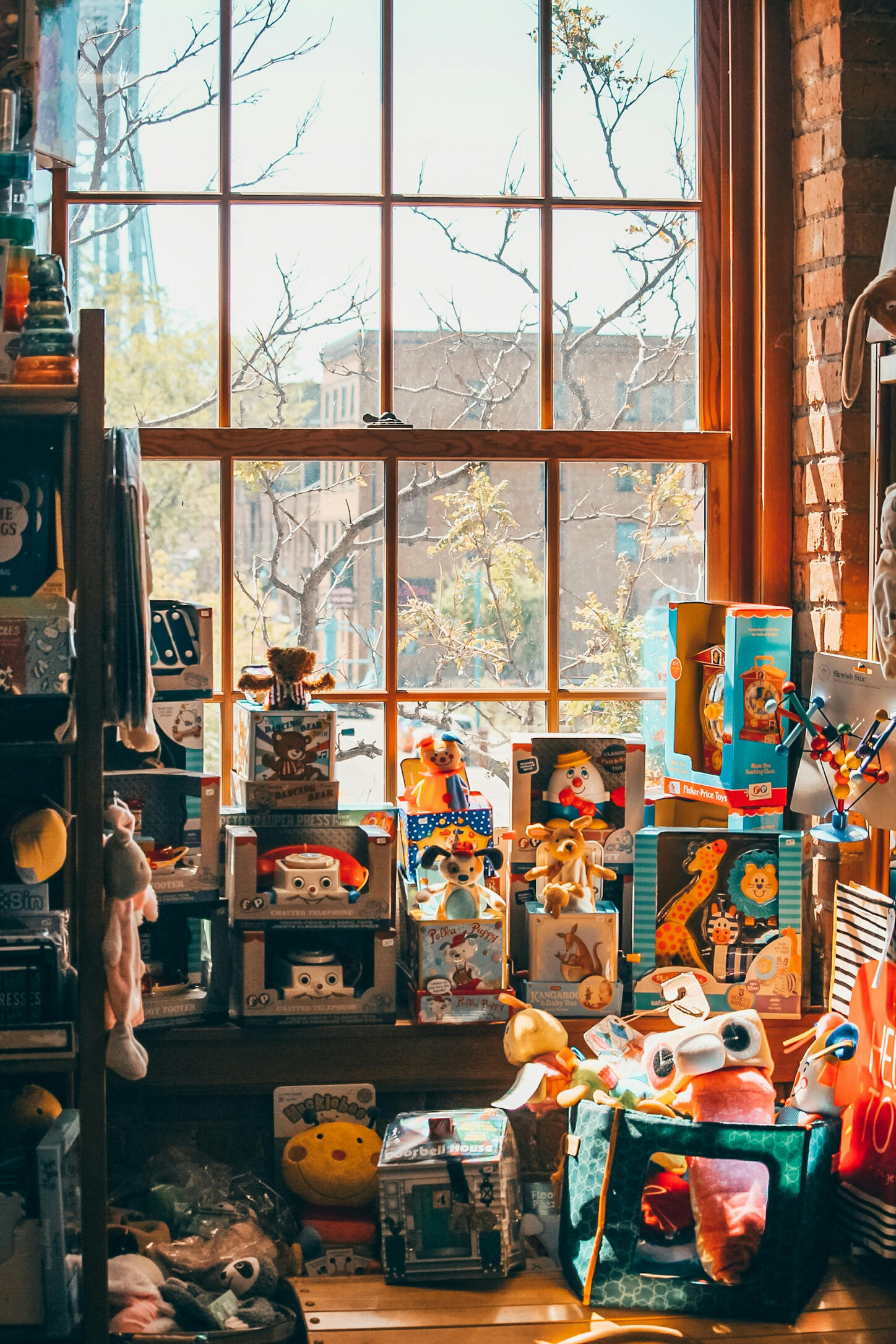 **Toys & Leisure**